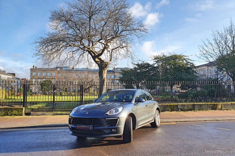 PORSCHE MACAN