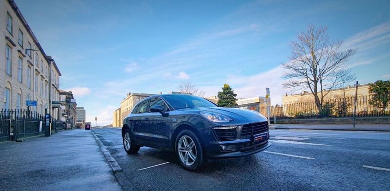 PORSCHE MACAN